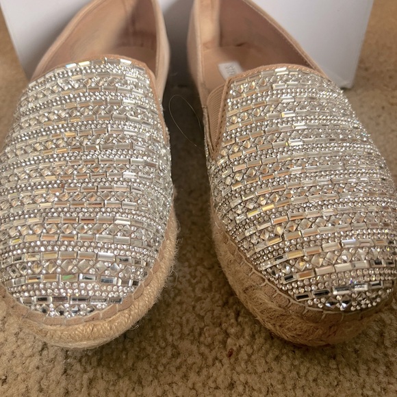 Steve Madden slip on platform. Worn 3 times like new. Clean kept in box - Picture 1 of 5